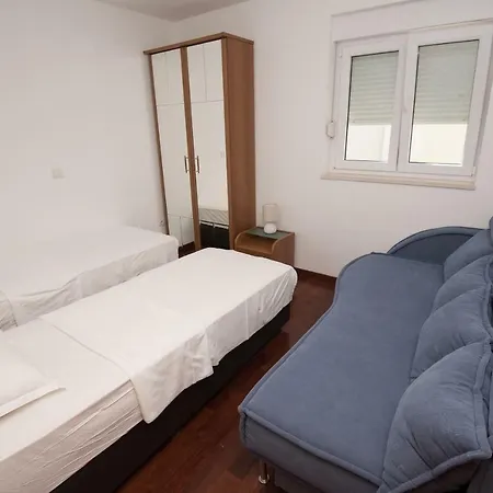 Makarska Apartment *
