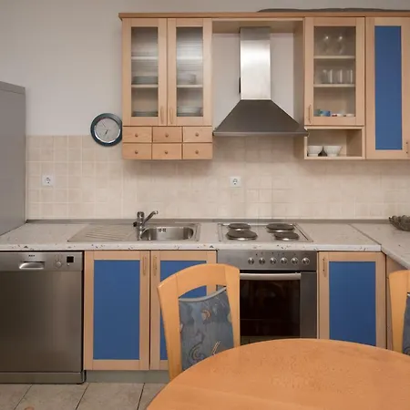 Апартаменты Makarska Apartment